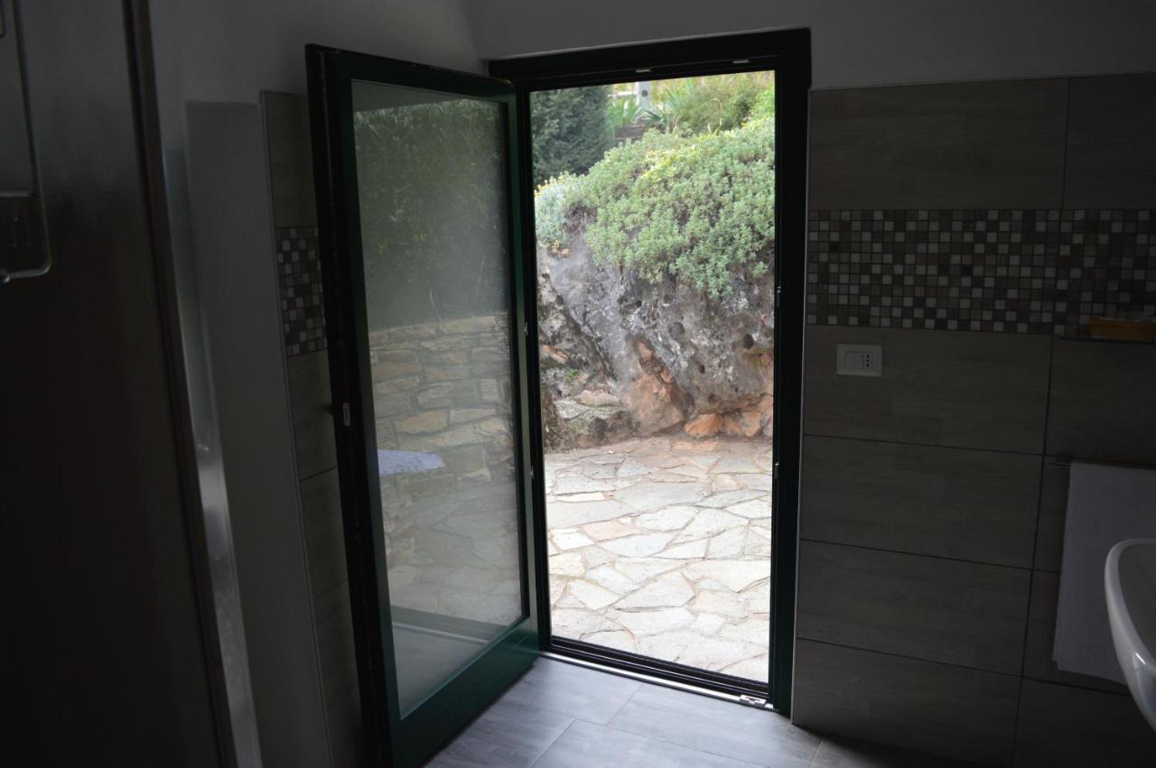 L'Uovo E La Faina Bed & Breakfast Busca Exterior photo